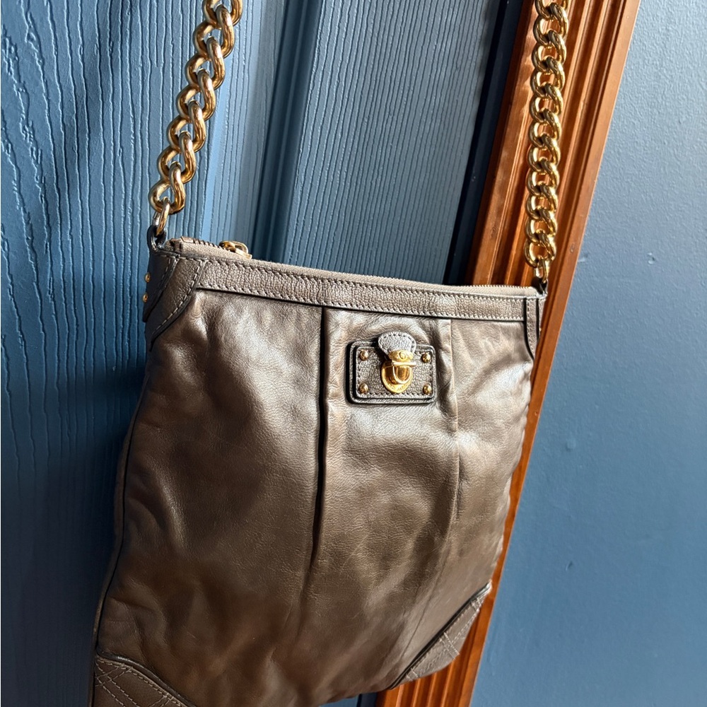 Marc Jacobs Leather Crossbody Bag with Gold Chain Strap - Army Green - Picture 4 of 4